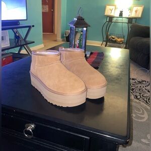 Ugg Platform Minis Size 8